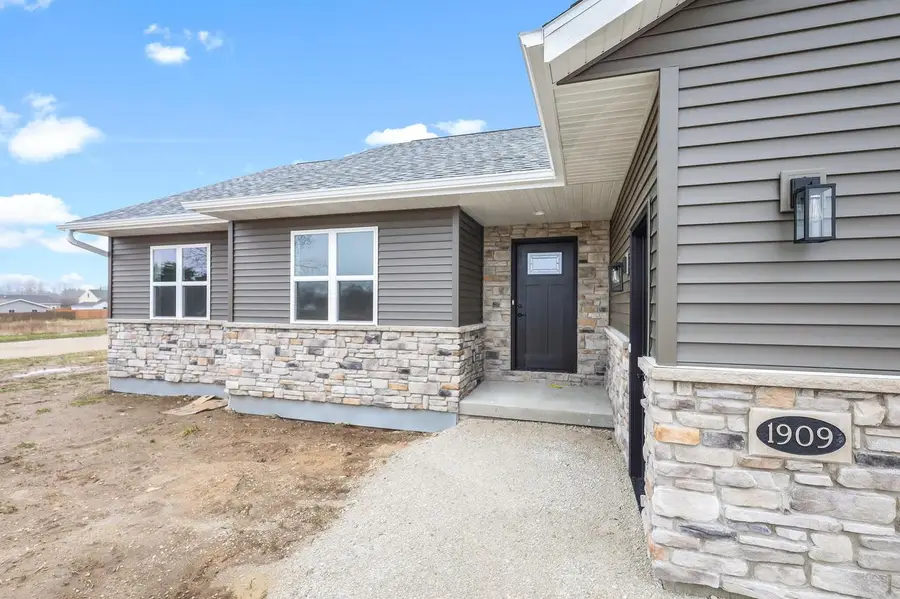 1909 Summit STREET, Manitowoc, WI 54220 - #3