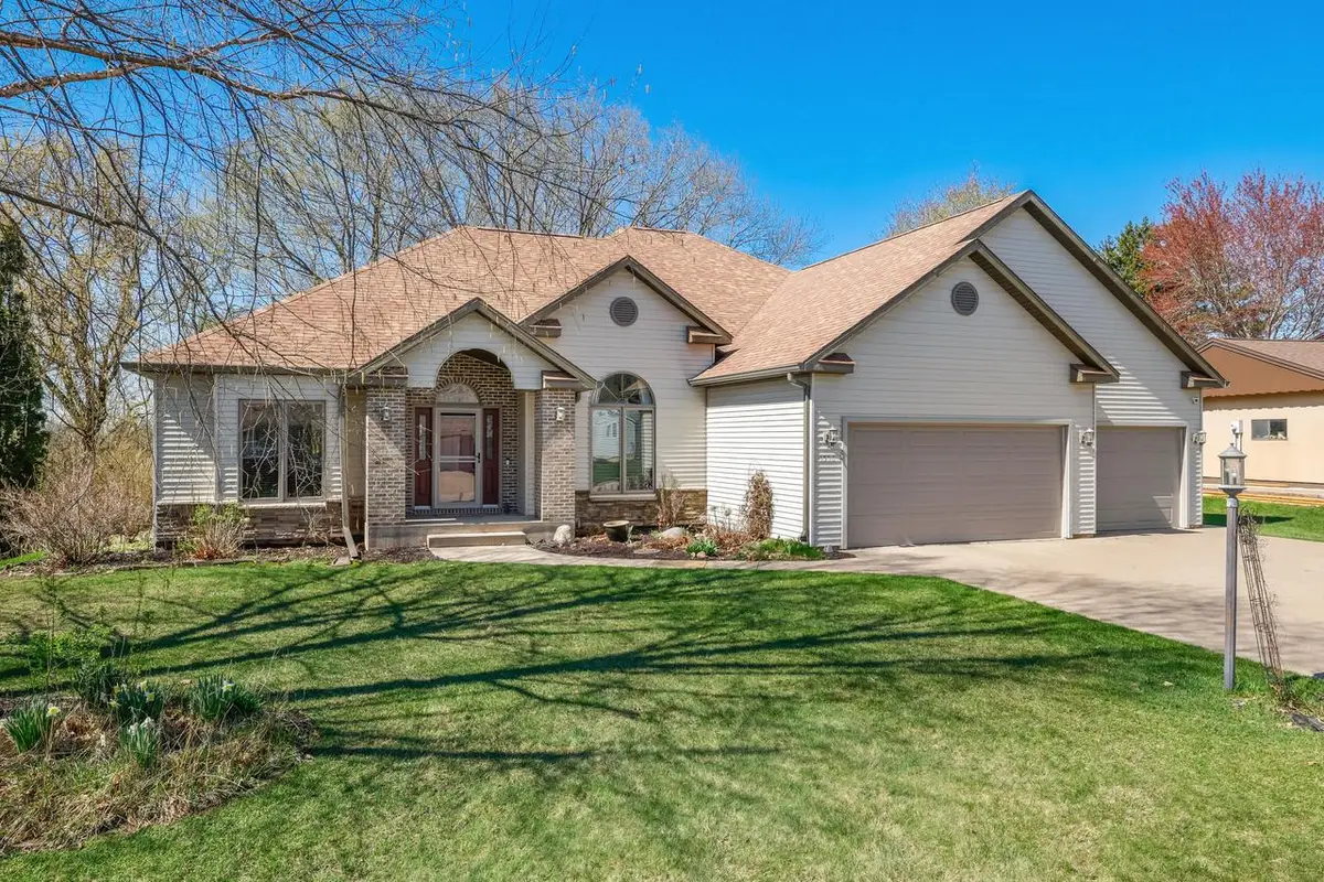 1556 Young DRIVE W, Onalaska, WI 54650 - #1
