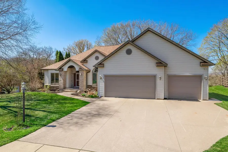1556 Young DRIVE W, Onalaska, WI 54650 - #2
