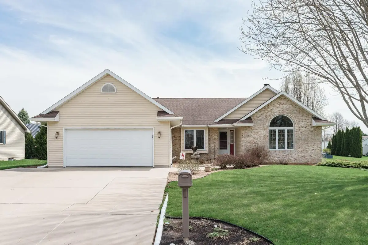 705 Woodbridge TRAIL, Watertown, WI 53094 - #1