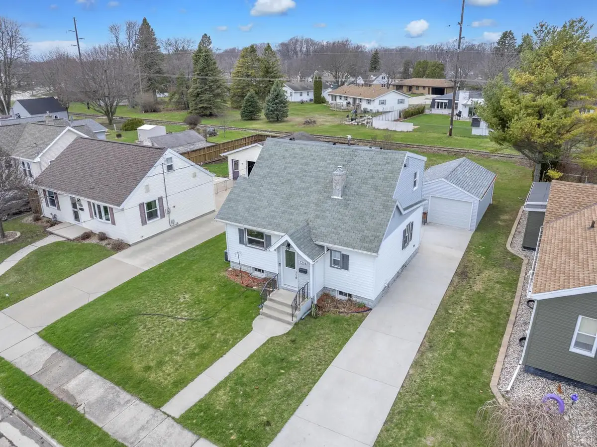 1216 Arlington AVENUE, Manitowoc, WI 54220 - #1