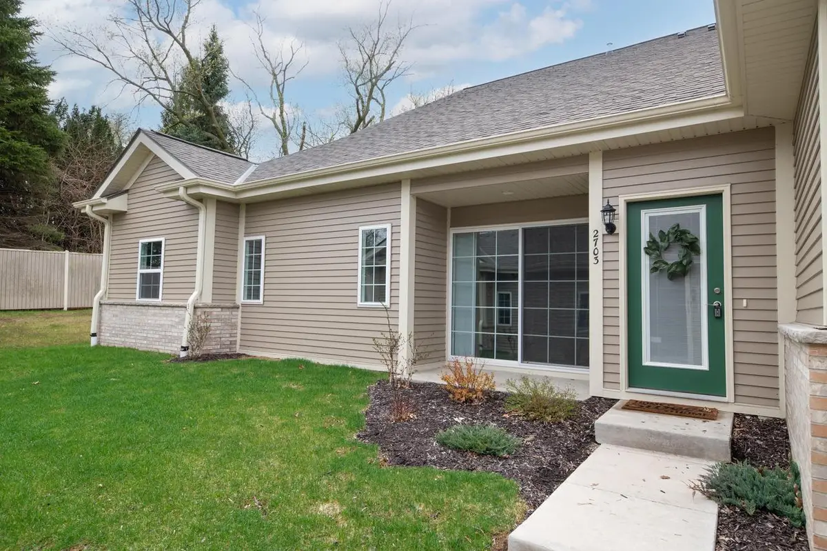 2703 Pond DRIVE, Saint Francis, WI 53235 - #1