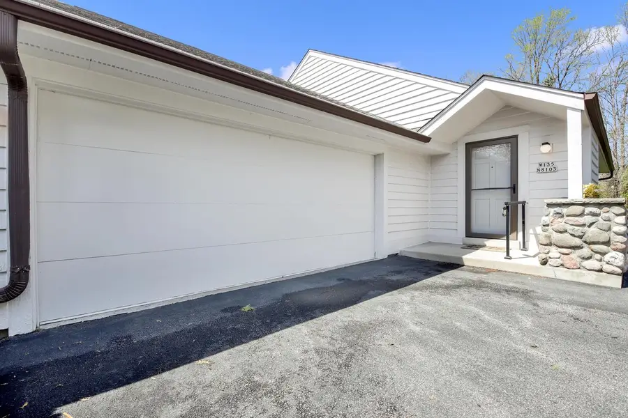 W135N8103 Wood COURT, Menomonee Falls, WI 53051 - #2