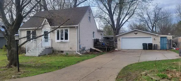 W1390 Greenview ROAD, Genoa City, WI 53128