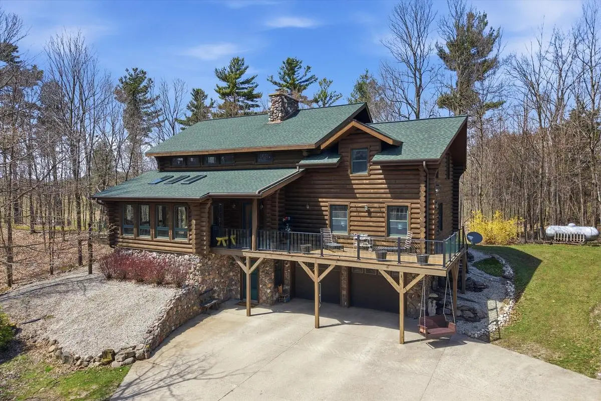 9020 Marken ROAD, Valders, WI 54245 - #1