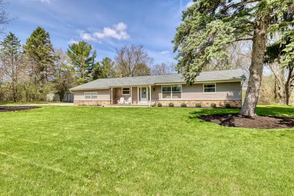 N8W27182 Jills DRIVE, Waukesha, WI 53188