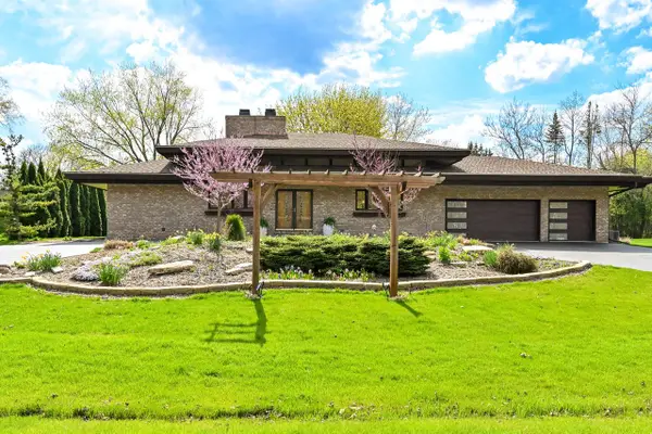 2115 Underwood PARKWAY, Elm Grove, WI 53122