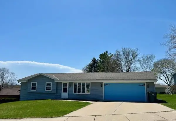 908 Kings Ridge COURT #E, West Bend, WI 53090