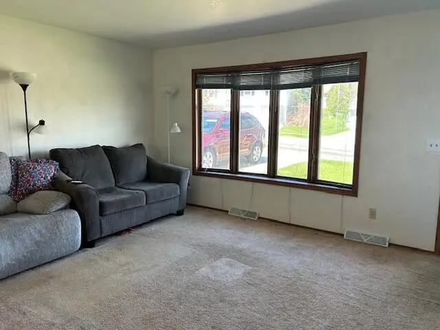 908 Kings Ridge CT E COURT, West Bend, WI 53090 - #2