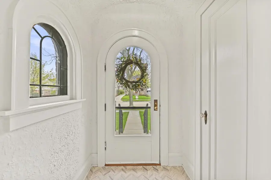 4954 Diversey BOULEVARD, Whitefish Bay, WI 53217 - #2