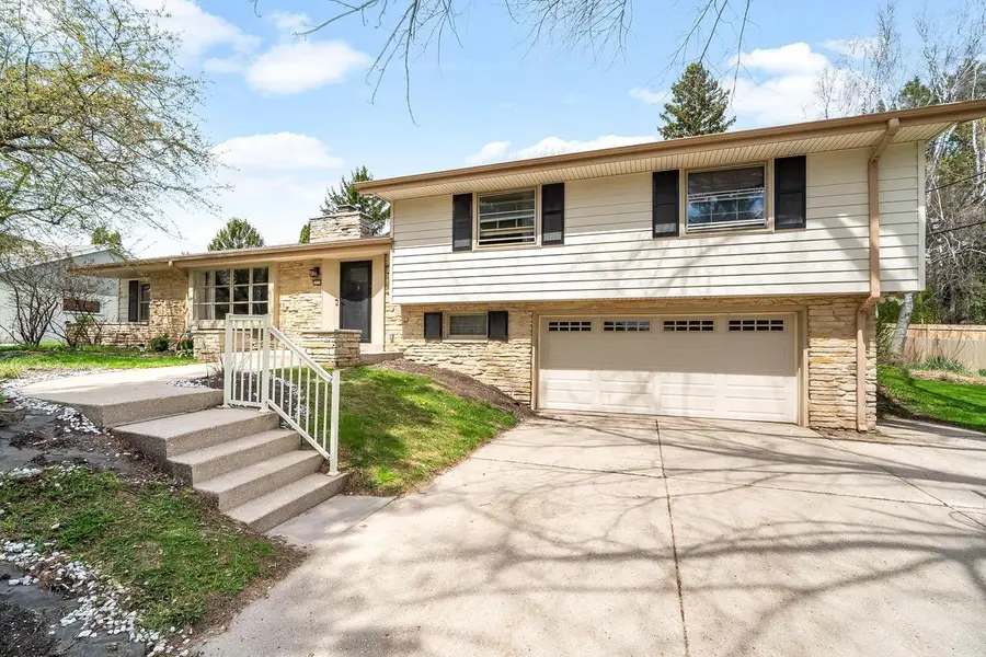 2526 Dunwood ROAD, Glendale, WI 53209 - #2