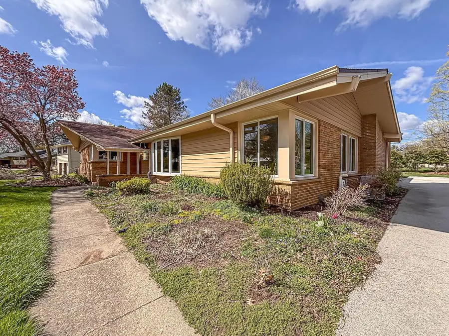 1185 Apache TRAIL, Brookfield, WI 53005 - #2