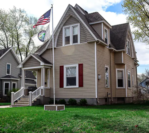 2126 Market STREET, La Crosse, WI 54601