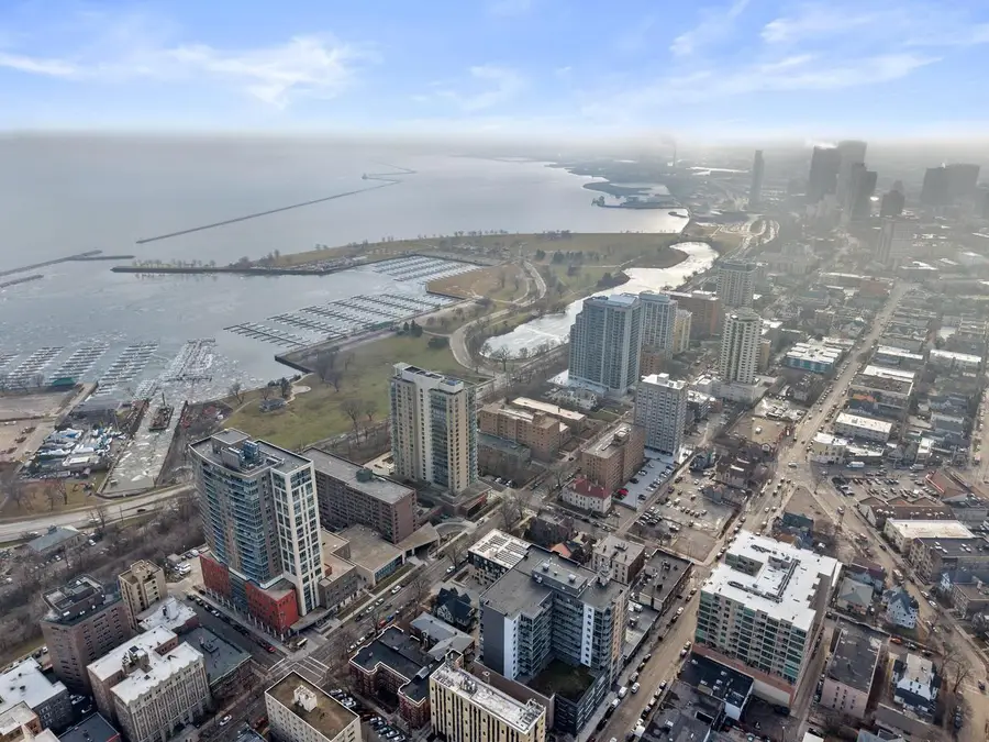 1920 Farwell AVENUE #203, Milwaukee, WI 53202 - #2