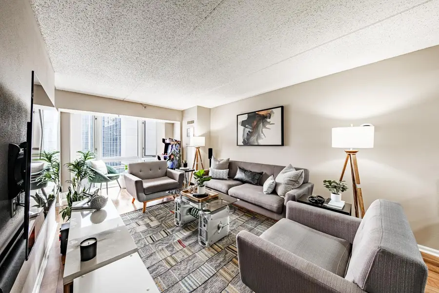 270 Highland AVENUE #843, Milwaukee, WI 53202 - #2