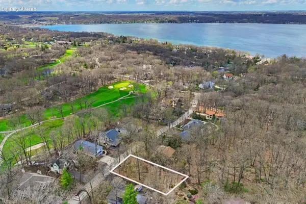 104 SAINT ANDREWS TRAIL, Fontana, WI 53125