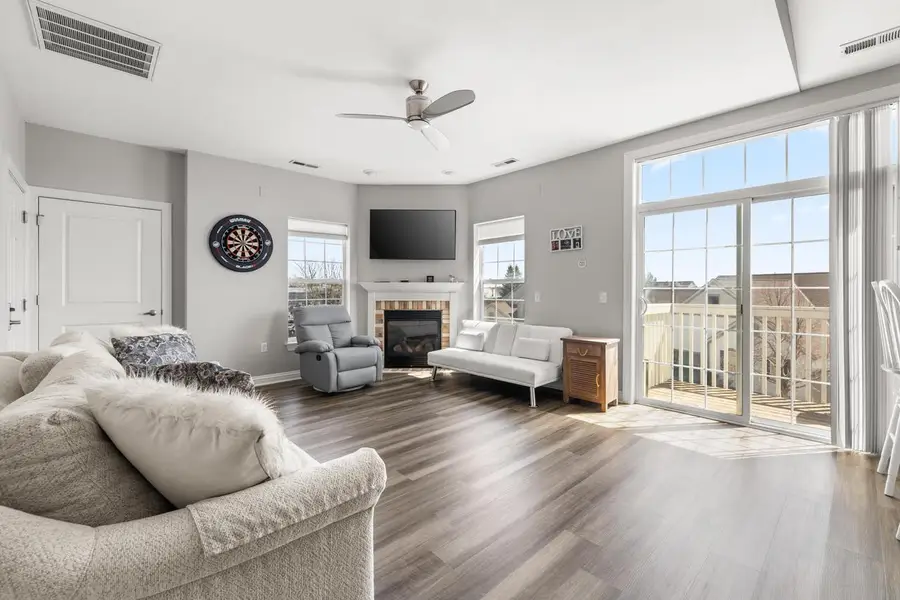 1540 Roxbury WAY #201, Waukesha, WI 53186 - #2