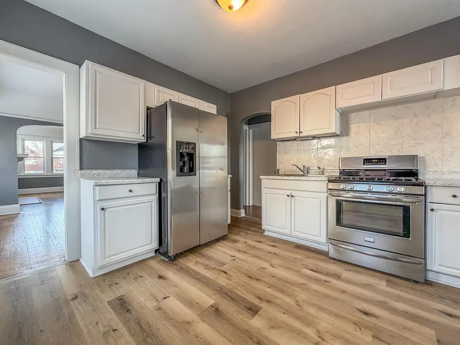 6220 W Girard AVENUE, Milwaukee, WI 53210 - #2