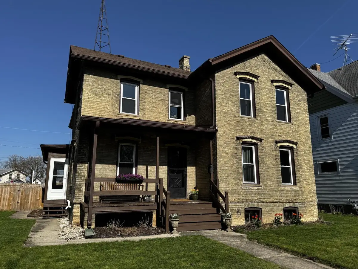 209 College AVENUE, Watertown, WI 53094 - #1