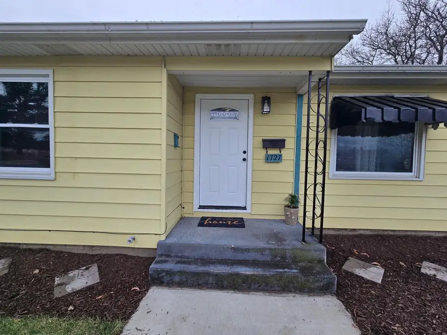 1727 Stoughton Ave, Tomah, WI 54660 - #3