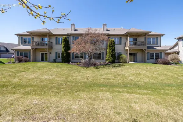W55W17164 Ravenwood DRIVE, Menomonee Falls, WI 53051