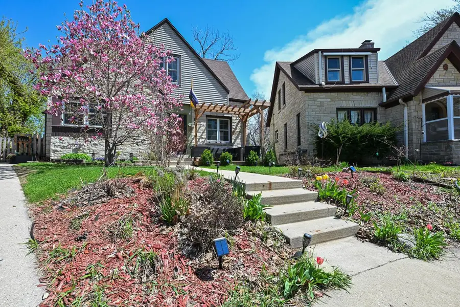 5418 W Notre Dame COURT, Milwaukee, WI 53208 - #2
