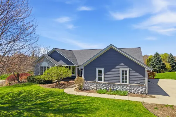 W136N6719 Claas ROAD, Menomonee Falls, WI 53051
