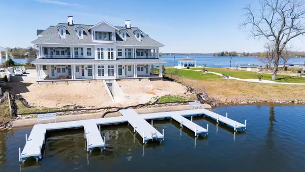 503 Lake ROAD #1, Oconomowoc, WI 53066