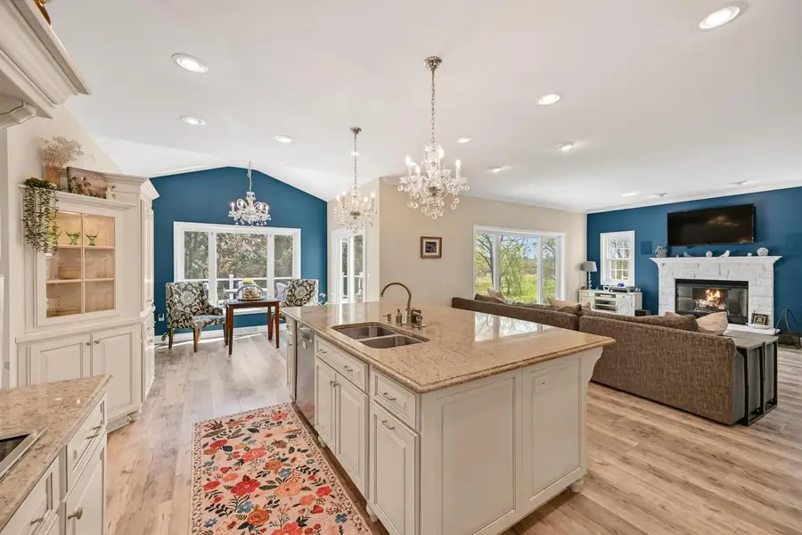 W262N2438 Deer Haven DRIVE, Pewaukee, WI 53072 - #3