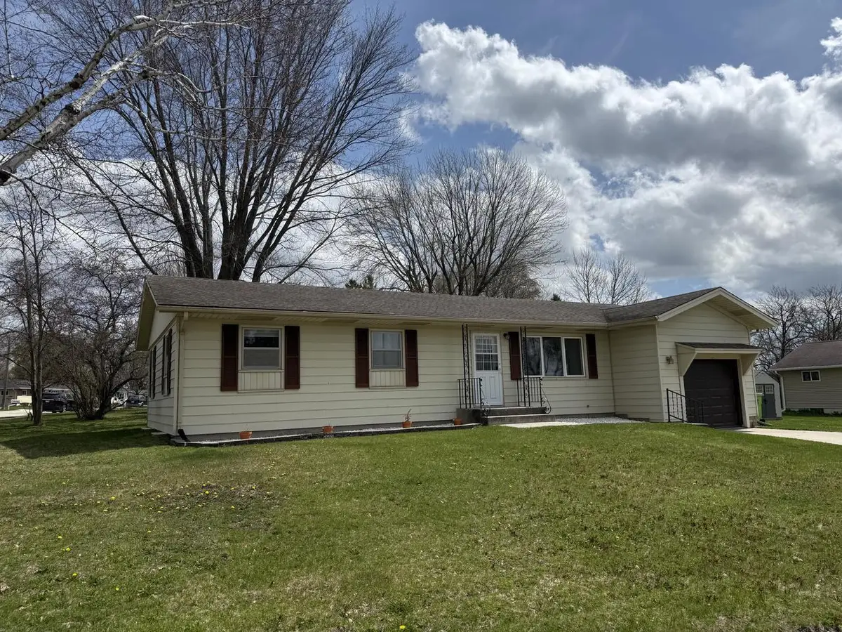 1604 Calumet DRIVE, New Holstein, WI 53061 - #1
