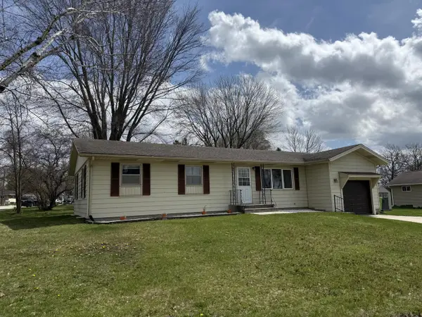 1604 Calumet DRIVE, New Holstein, WI 53061