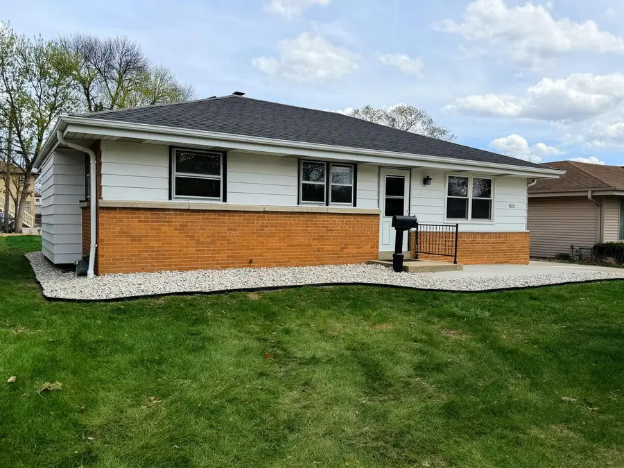 8218 W Potomac AVENUE, Milwaukee, WI 53218 - #2