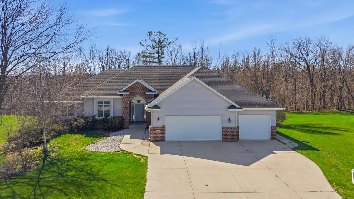 214 Concord DRIVE, Sheboygan Falls, WI 53085 - #1