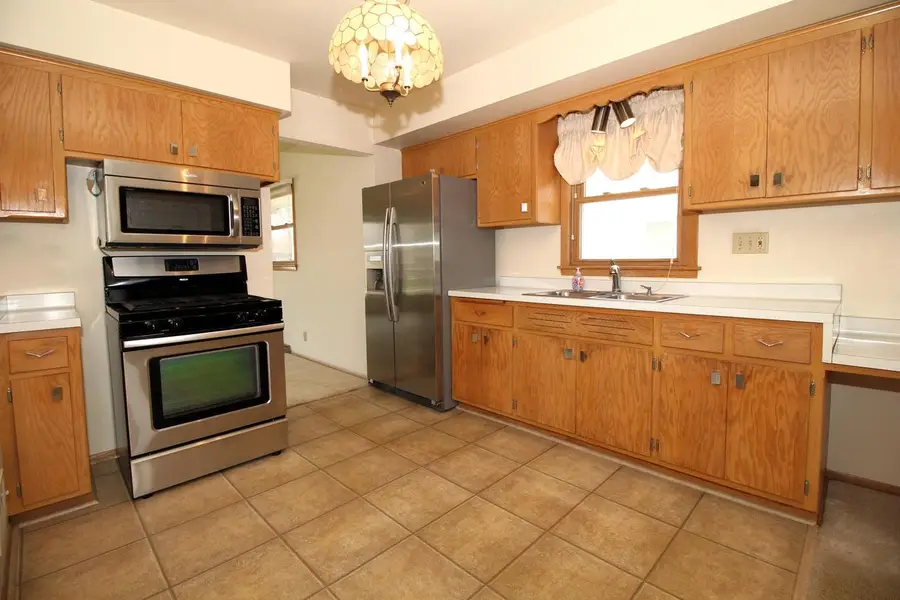 8729 W Tripoli AVENUE, Milwaukee, WI 53228 - #2