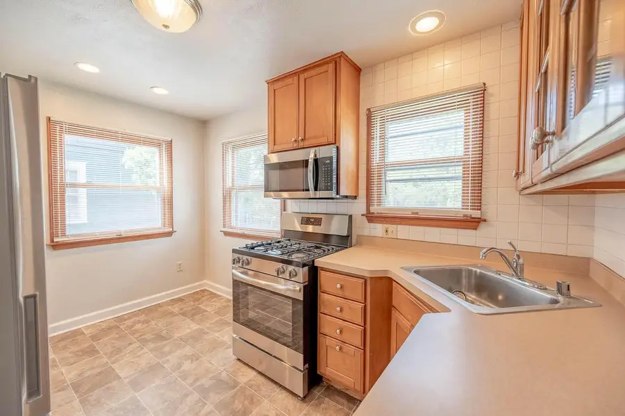 9200 W Swan CIRCLE, Milwaukee, WI 53225 - #3