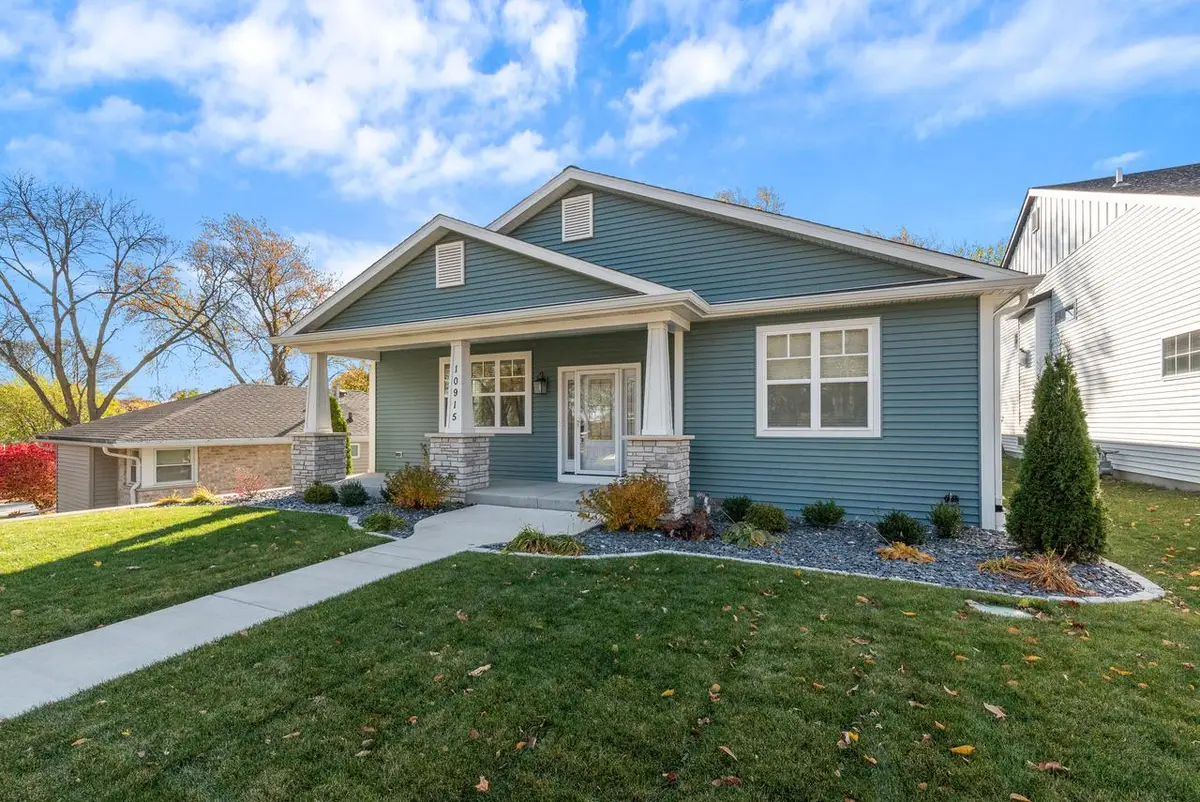 10915 W Wisconsin AVENUE, Wauwatosa, WI 53226 - #1