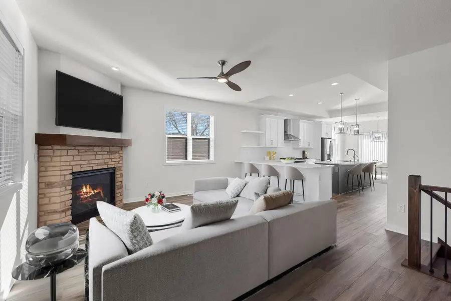 10915 W Wisconsin AVENUE, Wauwatosa, WI 53226 - #2