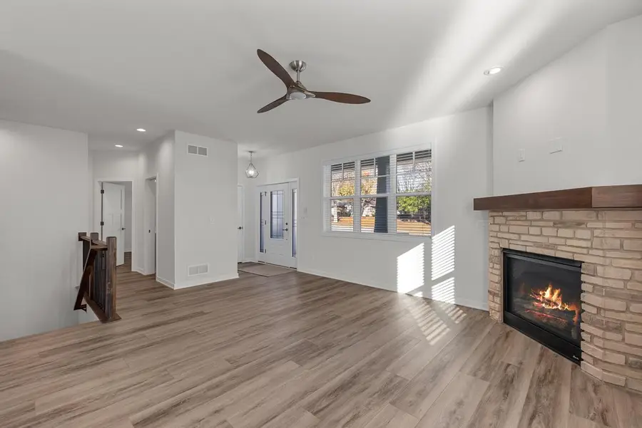 10915 W Wisconsin AVENUE, Wauwatosa, WI 53226 - #3