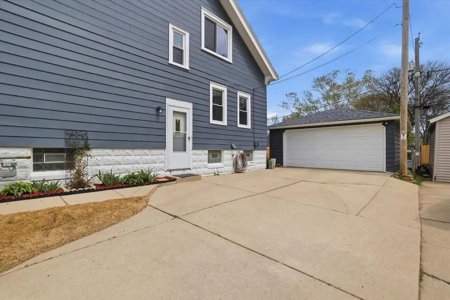 3518 S Howell AVENUE, Milwaukee, WI 53207 - #3
