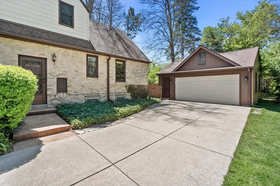 7015 Milwaukee River PARKWAY, Glendale, WI 53209 - #3