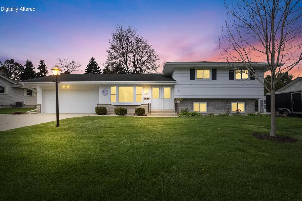 W174N9433 Devon Wood ROAD, Menomonee Falls, WI 53051 - #1