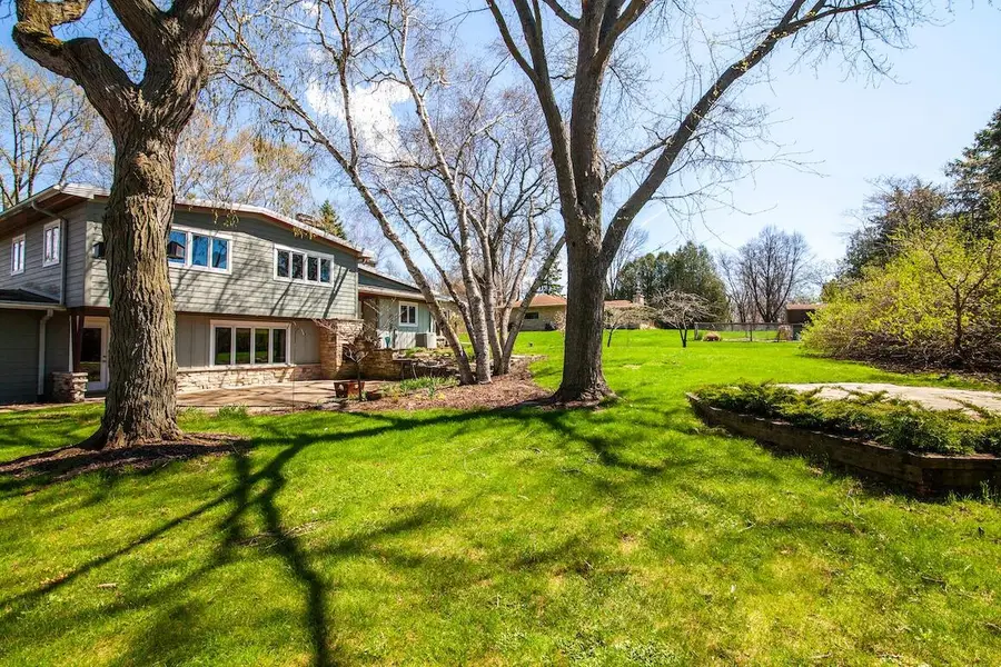 W154N8067 Elm LANE, Menomonee Falls, WI 53051 - #3