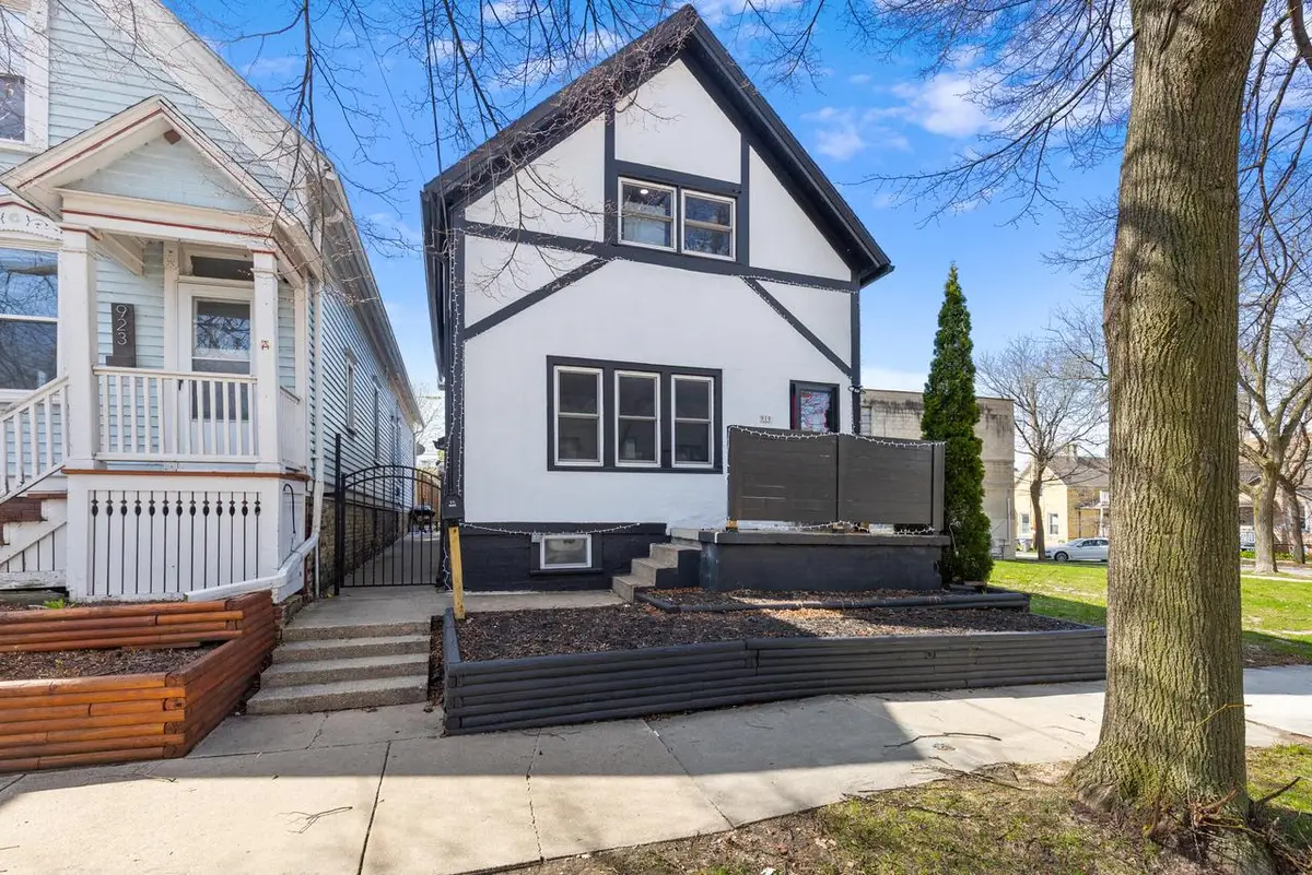 919 Land PLACE, Milwaukee, WI 53202 - #1