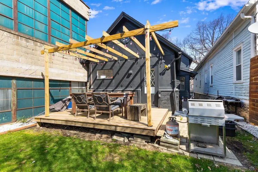 919 Land PLACE, Milwaukee, WI 53202 - #2