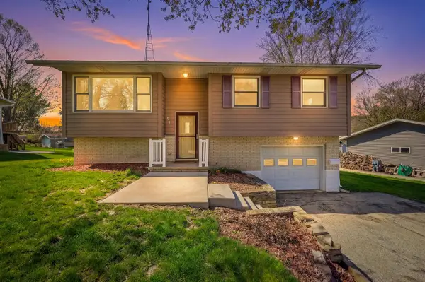 911 Mayer LANE, Mayville, WI 53050