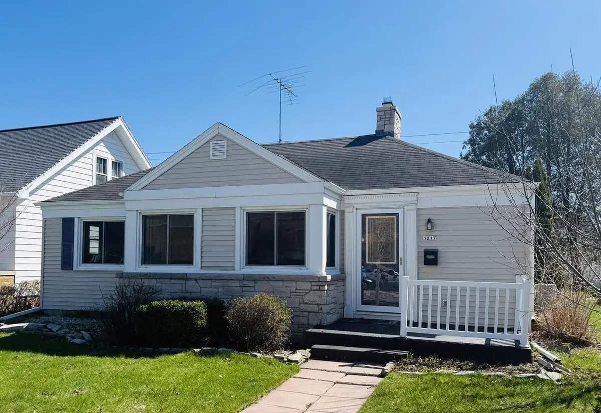 1217 North AVENUE, Sheboygan, WI 53083 - #1
