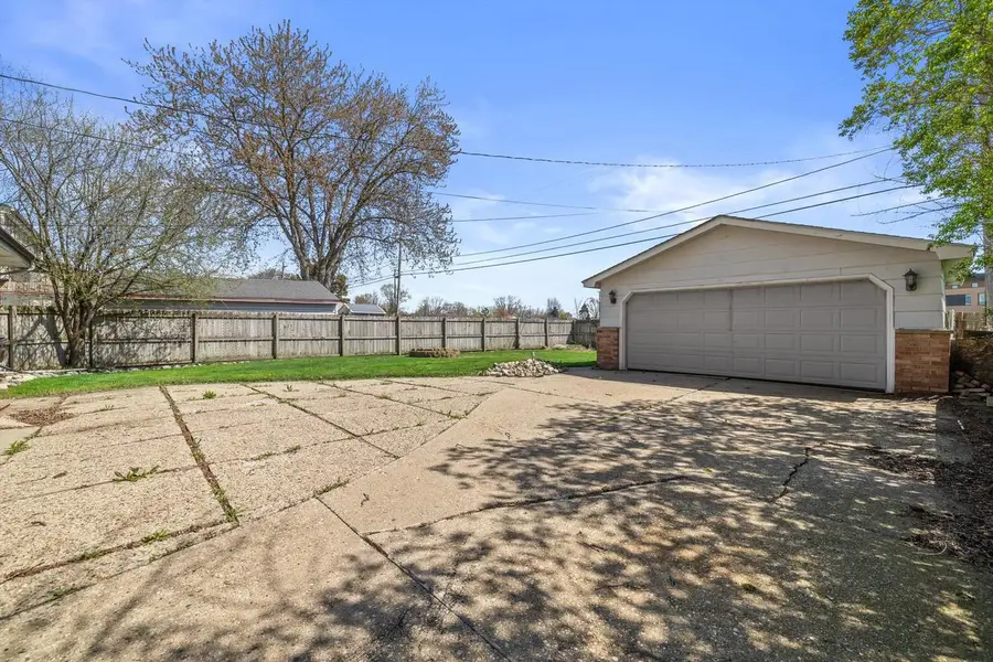 3317 Kennsington Square ROAD, Sturtevant, WI 53177 - #2