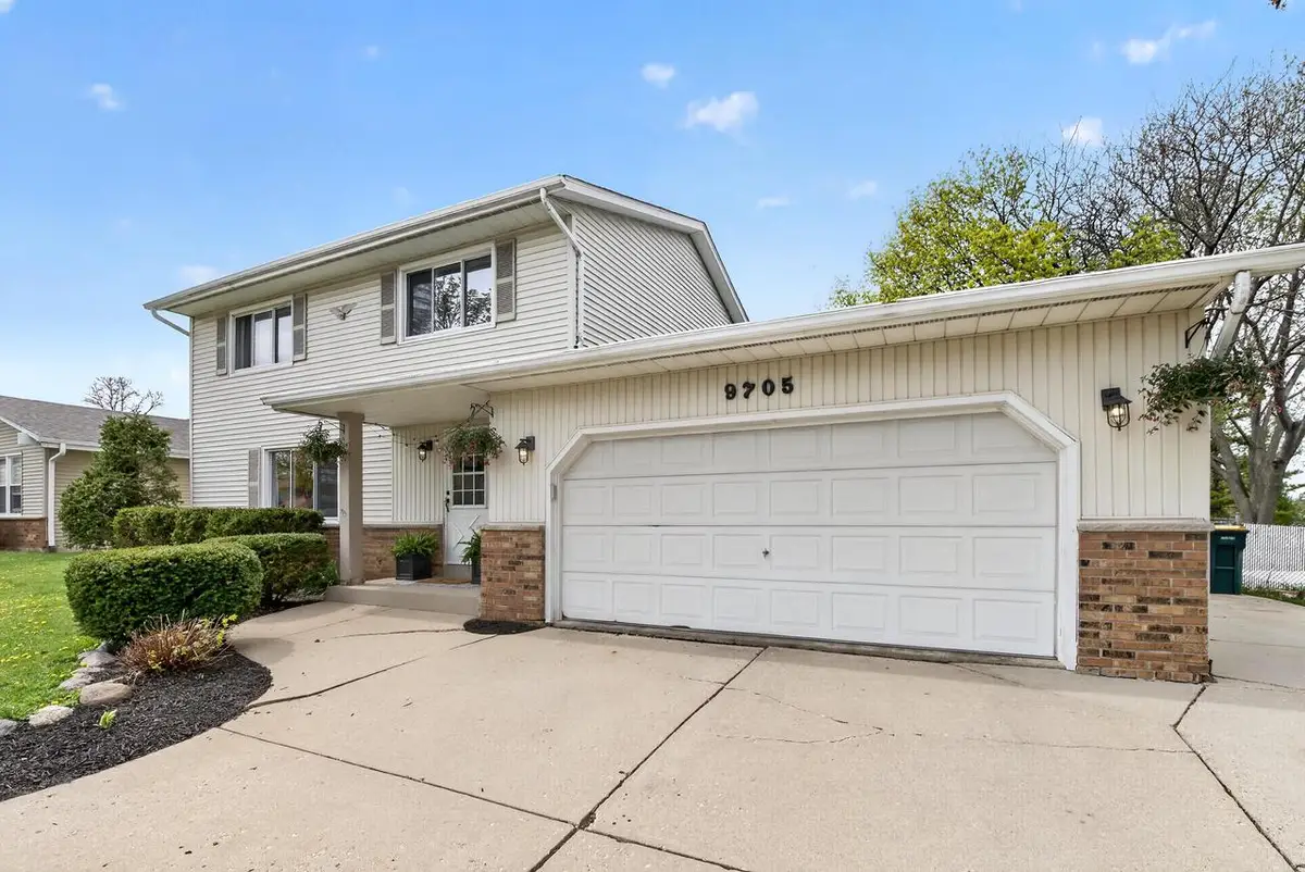 9705 S Veronica DRIVE, Oak Creek, WI 53154 - #1