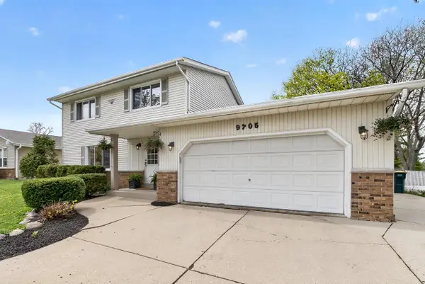 9705 S Veronica DRIVE, Oak Creek, WI 53154