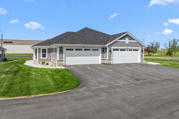 504 Hunter Oaks BOULEVARD #1001, Watertown, WI 53094
